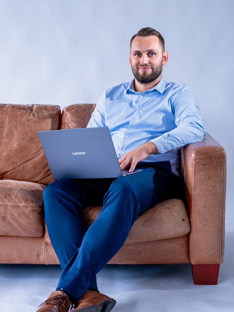 Lukáš Vladyka u notebooku